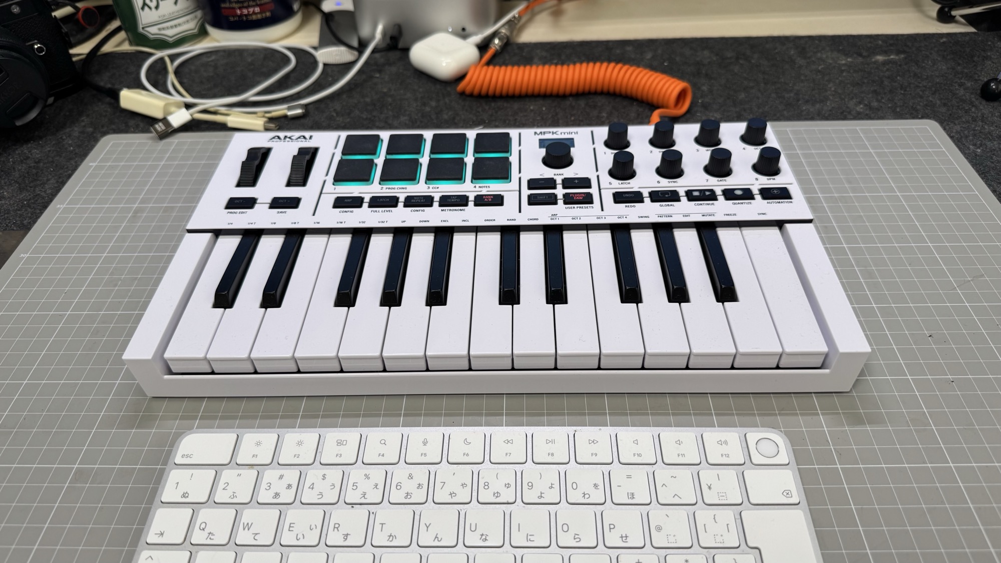 AKAI MPK mini Ⅳ（ホワイト）