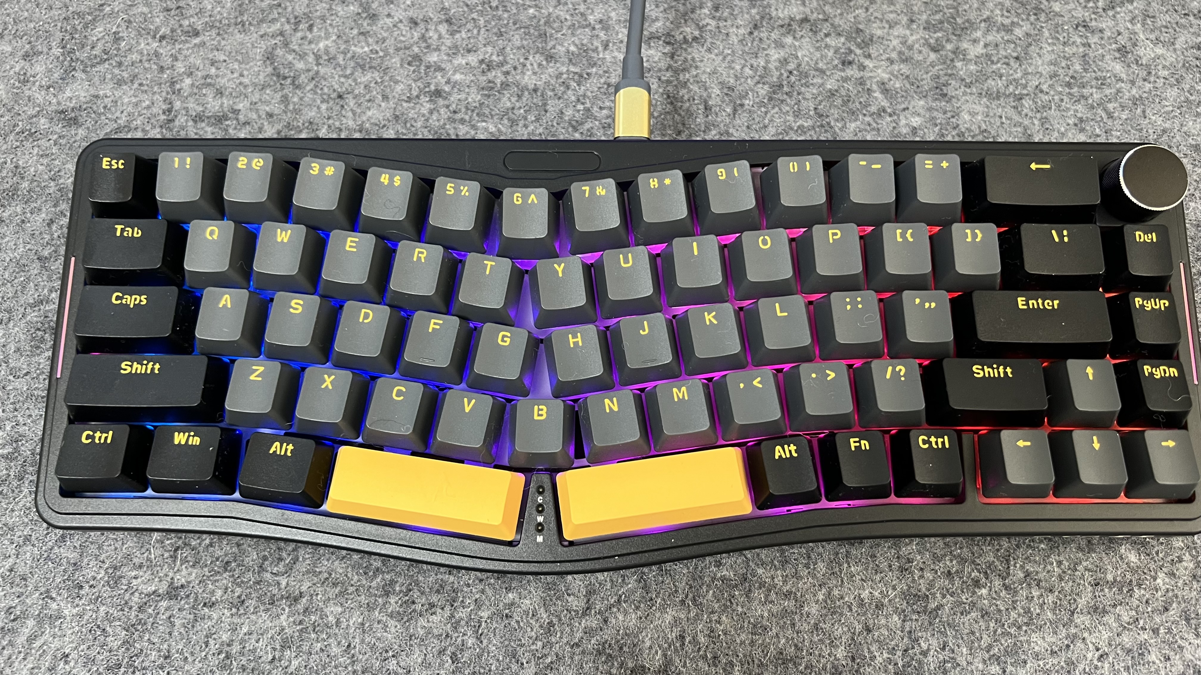 【AJAZZ AKS068】レビュー – VIA対応&amp;ホットスワップ対応の高性能アリス配列メカニカルキーボード