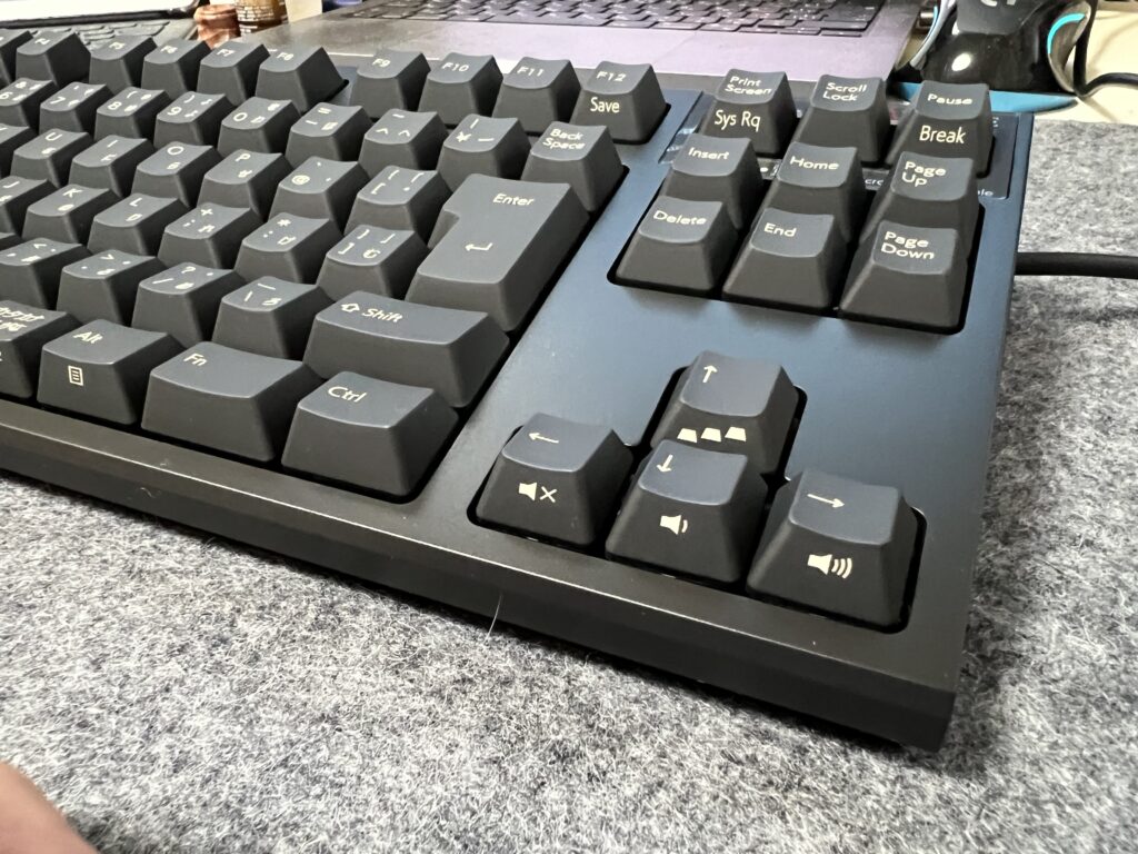 【東プレ・リアルフォースR3S】人生２台目のリアルフォースR3Sは、静電容量無接点、静音、45g、APC付の入門機にピッタリなキーボード
