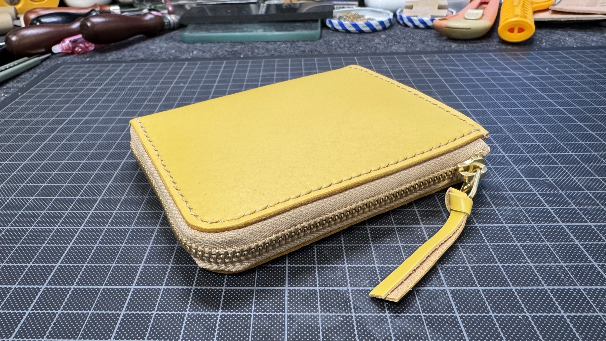 革しごと日記 14｜黄色い革でL字ファスナー財布を制作した