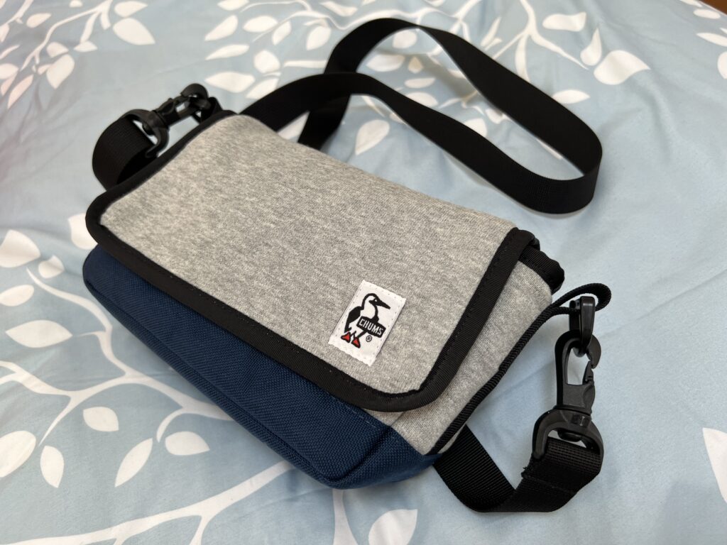 【チャムス】ショルダーバッグ Small Camera Shoulder Sweat Nylonを買ってみた。カメラバッグなのに小さ過ぎない？