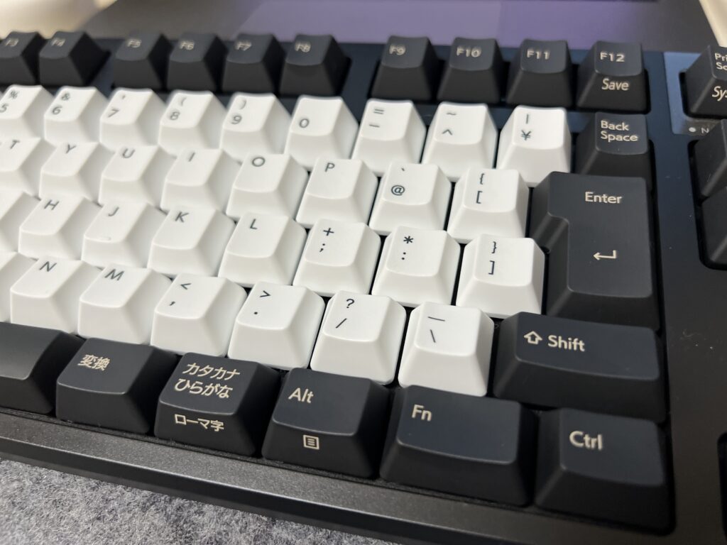 【東プレ・リアルフォースR3S】キーキャップを交換した。ついでに、キースペーサーを入れてキーストロークを短くした。