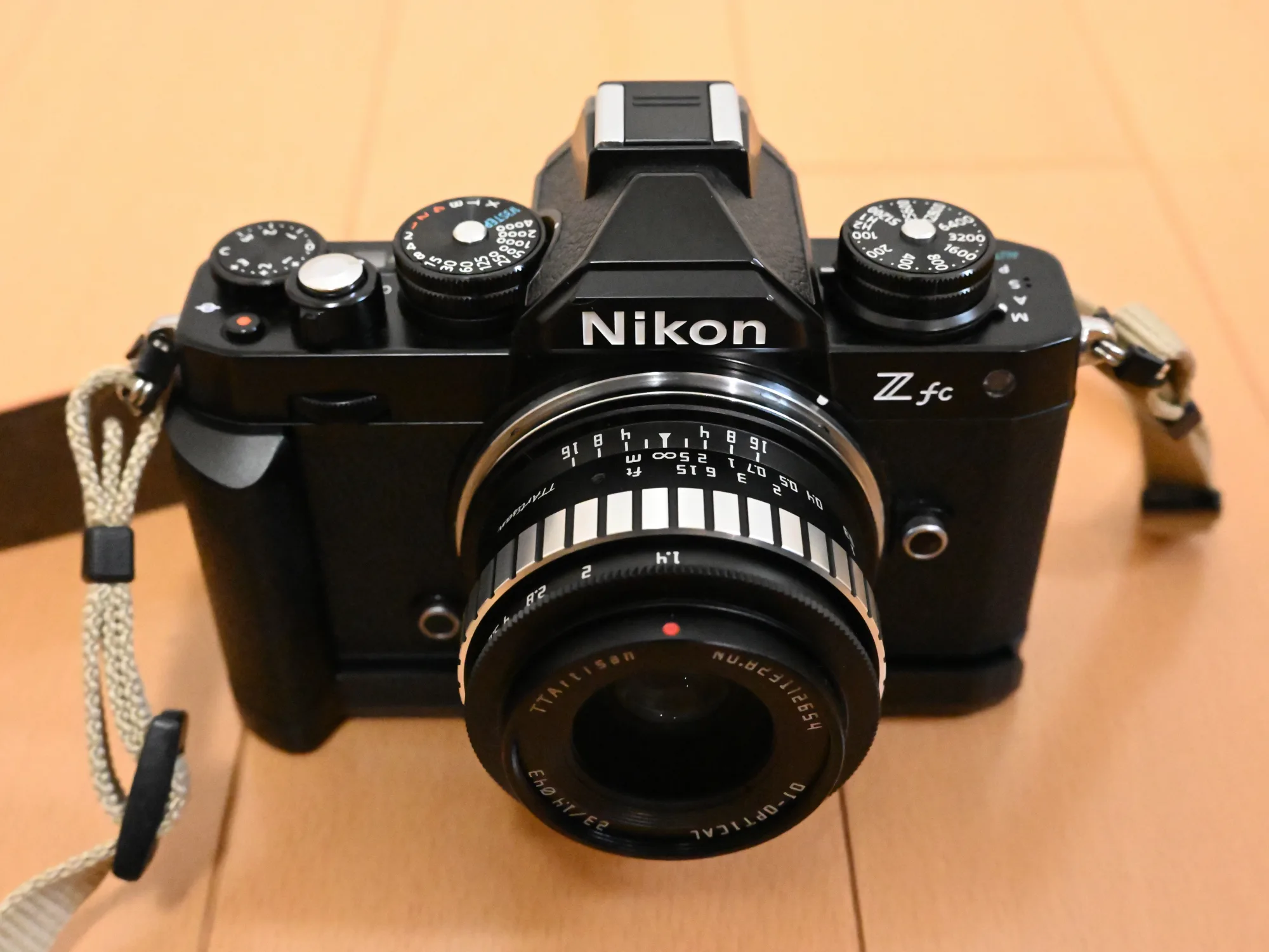 【銘匠光学 TTArtisan 23mm F1.4 C】レビュー： Nikon Zfc に合う、35mm相当の使い易いコンパクトマニュアルレンズ