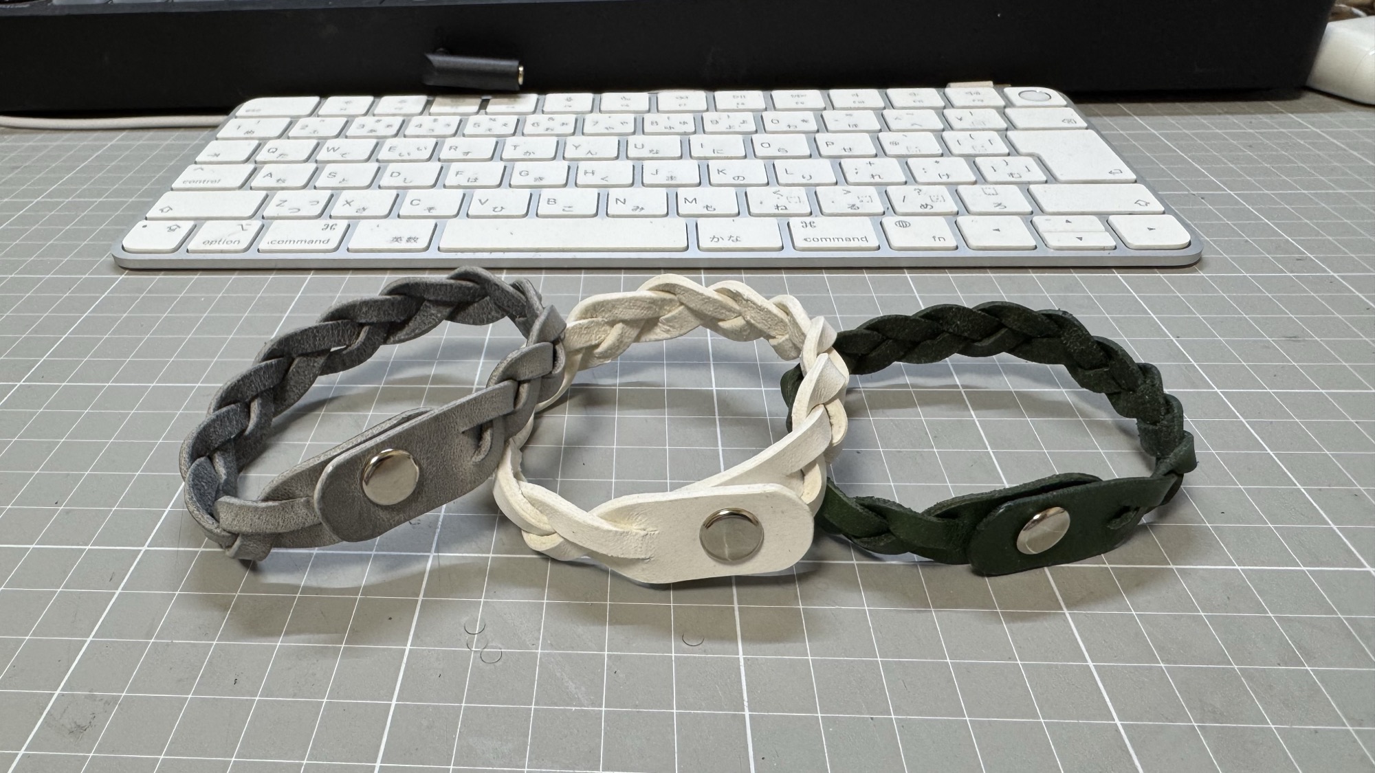 革しごと日記 21｜トリック編みブレスレット３つと、audio-technica ATH-M20xBTヘッドホン
