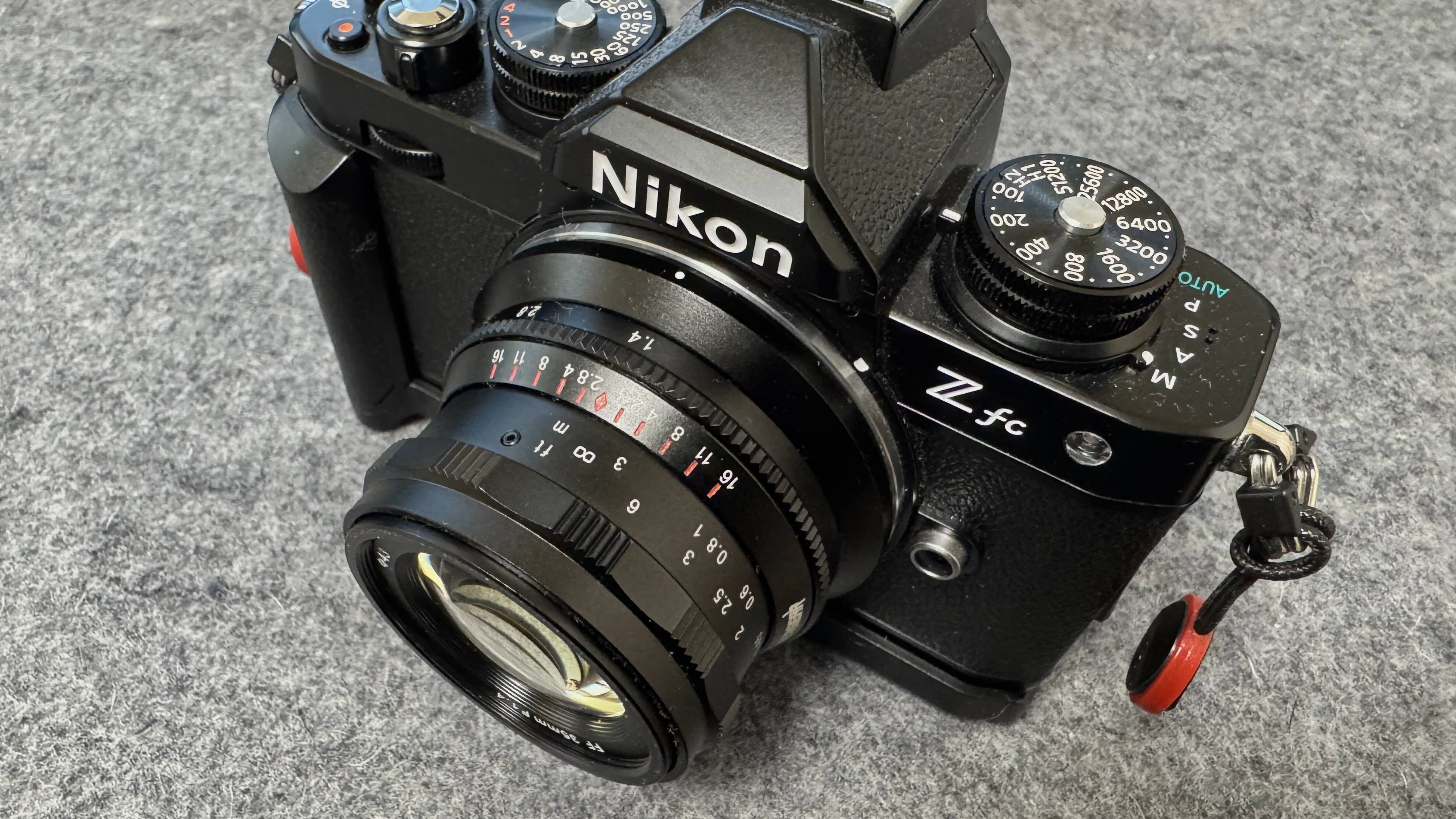 【PERGEAR 35mm F1.4】レビュー：初心者でも手軽に始められる、おすすめ中華マニュアルレンズを「Nikon Zfc（APS-C）」で試してみた